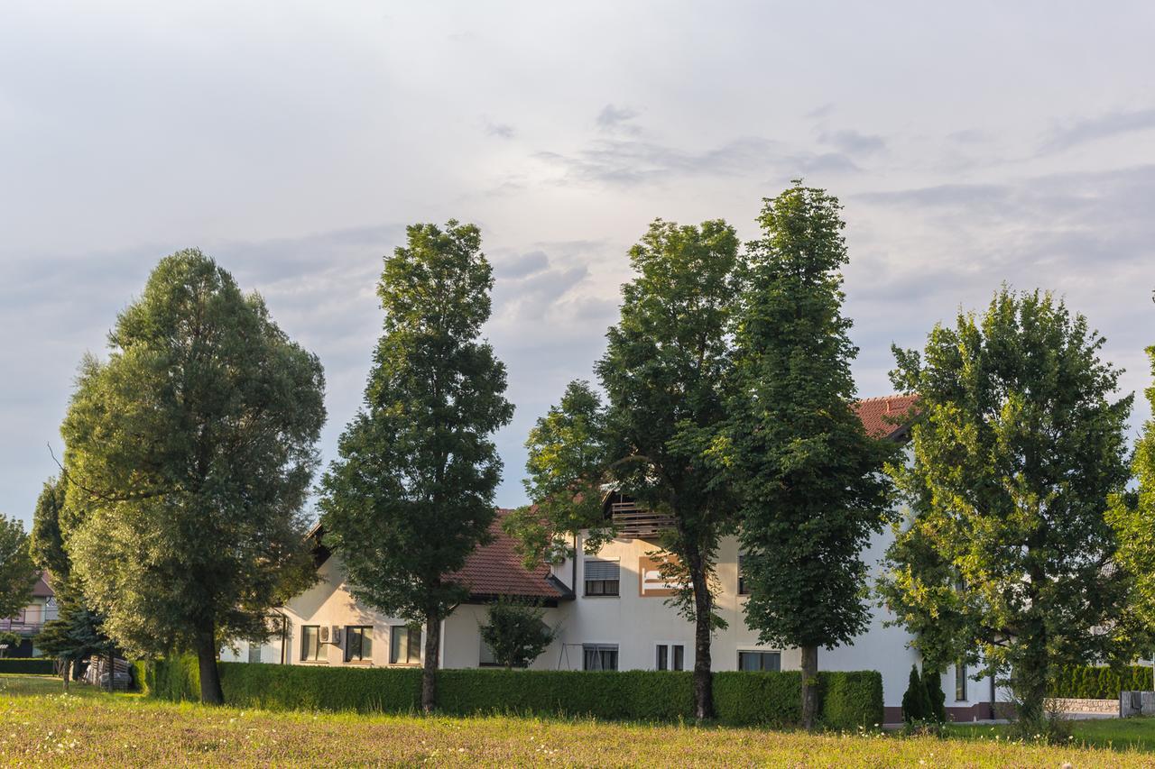 Hop House Garni Hotel Postojna Extérieur photo